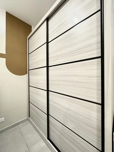 Room features: sliding wardrobe with wood finish, black metal frame, textured paneling, neutral wall color, grey floor tiles; style: modern.