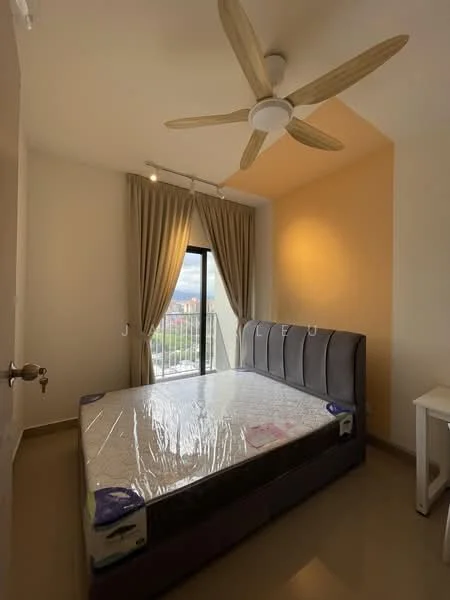 Bedroom features: queen-size bed, upholstered headboard, 5-blade ceiling fan, floor-to-ceiling window, curtains, light-colored walls, accent wall in orange, laminate flooring, nightstand, decorative wall lighting; style: modern; view: city.