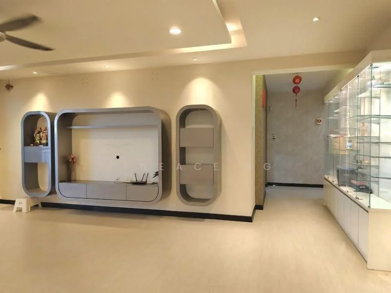 Living features: light-colored walls, recessed ceiling lights, ceiling fan, built-in entertainment unit with shelves, white display cabinet, neutral flooring, decorative wall elements, wall-mounted decor; style: modern.