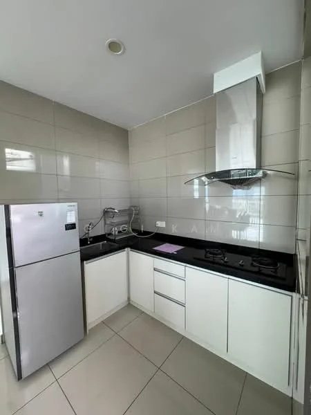 Kitchen features: stainless-steel fridge, black granite countertop, white flat-panel cabinets, built-in gas hob, stainless-steel range hood, double-basin sink, ceramic tile flooring, grey tiled backsplash, wall-mounted faucet, recessed ceiling lights; style: modern.