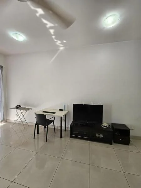 Living features: white painted walls, glossy tile flooring, ceiling fan, recessed ceiling lights, black TV console, flat-screen TV, small dining table, black chair; style: modern.