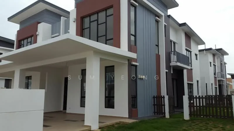 Exterior type: linked terrace house; features: white painted facade, brown accent wall, large floor-to-ceiling windows, balcony on upper floor, flat roof, manicured lawn, fenced yard, two-storey structure, modern architectural design; style: modern.