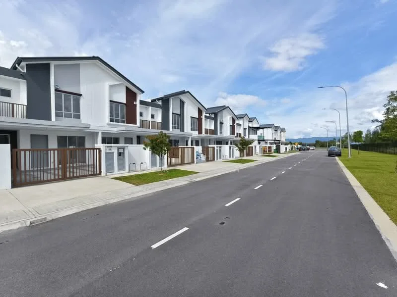 Exterior type: linked terrace house; features: white painted facade, grey accent wall, recessed balconies, flat roof, manicured lawn, paved walkway, street view, surrounded by greenery; style: modern.