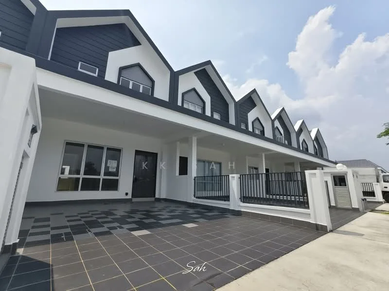 Exterior type: linked terrace house; features: black and white facade, gabled roof, front porch with tiled flooring, balcony with railing, multiple units in a row, large windows, manicured landscaping, paved driveway; style: modern.