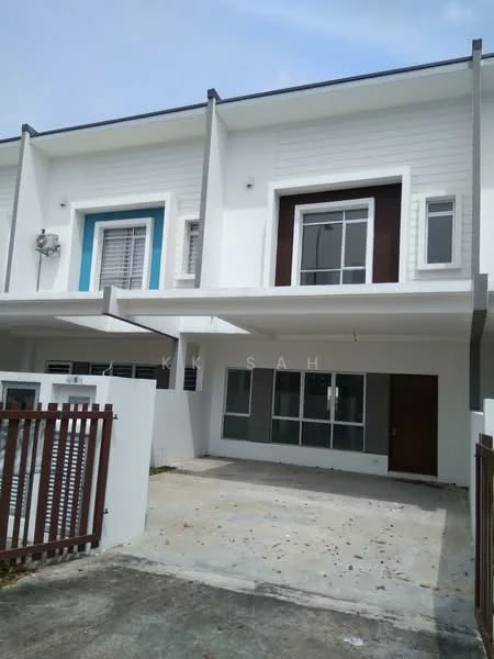 Exterior type: linked terrace house; features: white painted facade, blue accent panel, brown wooden door, large windows, covered car porch, concrete driveway, manicured lawn, air conditioning unit, horizontal slatted fence, two-storey structure; style: modern.