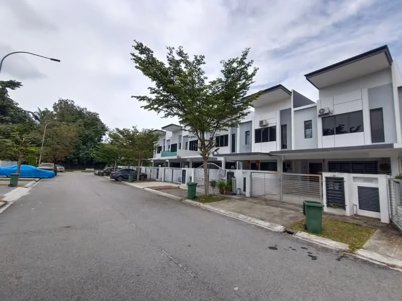 Exterior type: linked terrace house; features: white painted facade, flat roof, 2-storey building, manicured lawn, mature trees, driveway with interlocking pavers, visible air conditioning units, street view, parking spaces, green waste bins; style: modern.