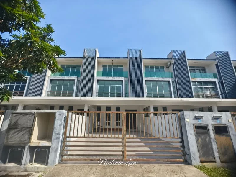 Exterior type: linked terrace house; features: glass curtain wall, white painted facade, vertical fins, recessed balconies, double-volume main lobby, manicured lawn, gated entry, driveway with interlocking pavers; style: modern.