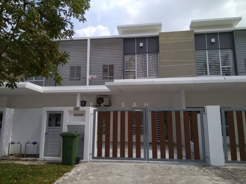 Exterior type: linked terrace house; features: grey and white facade, horizontal slatted windows, metal gate with wooden slats, concrete driveway, green waste bin, manicured lawn, two-storey structure, balconies on upper level; style: modern.