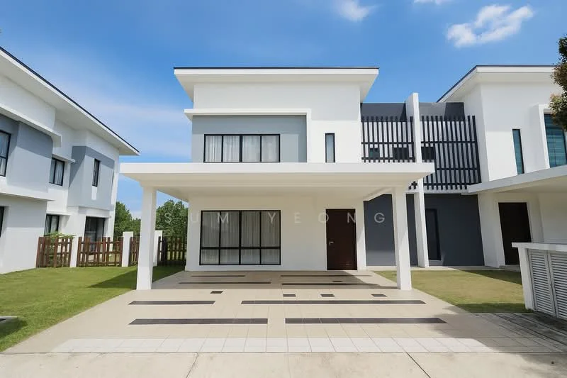 Exterior type: detached bungalow; features: white painted facade, grey accent wall, flat roof, manicured lawn, paved driveway, covered porch, large windows, horizontal louvre screens, surrounded by greenery; style: modern.