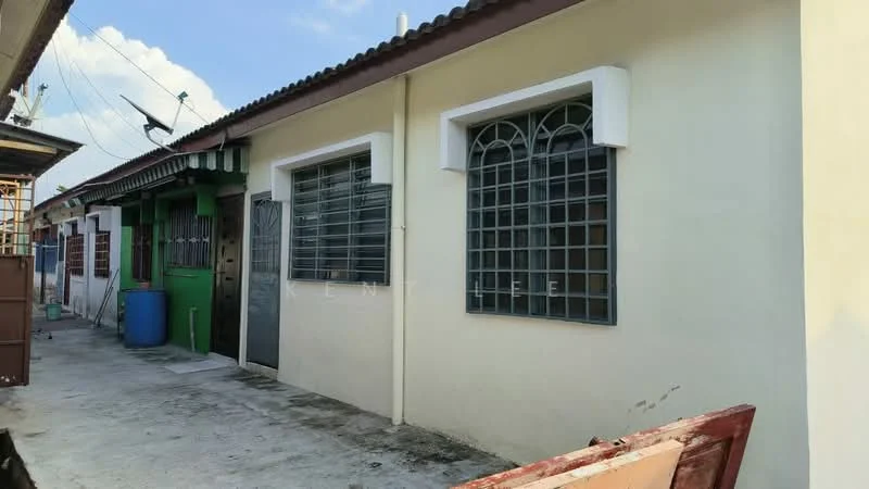 Exterior type: linked terrace house; features: cream painted facade, metal grilles on windows, flat roof, concrete walkway, satellite dish on roof, green door, exposed concrete flooring, visible drainage system; style: traditional.