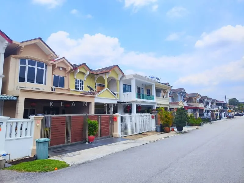 Exterior type: linked terrace house; features: two-storey houses, varied facade colours, front gardens with landscaping, driveways with interlocking pavers, balconies on upper floors, gated entrances, manicured lawns, street view with multiple houses, visible street lighting, sidewalks, curbside garbage bins; style: modern.