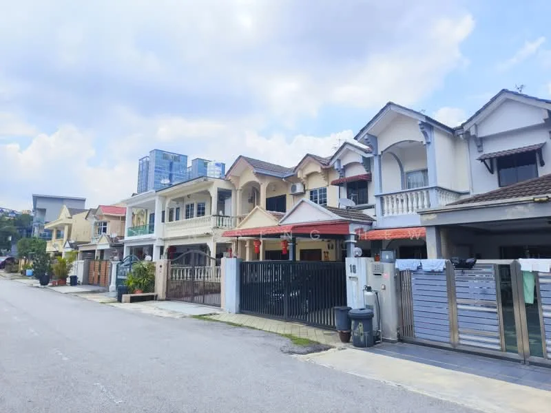 Exterior type: linked terrace house; features: two-storey houses, varied facade colours, balconies with railings, gabled roofs, porches with awnings, visible air conditioning units, fenced front yards, driveways, laundry hanging outside, street view, surrounded by greenery; style: modern.