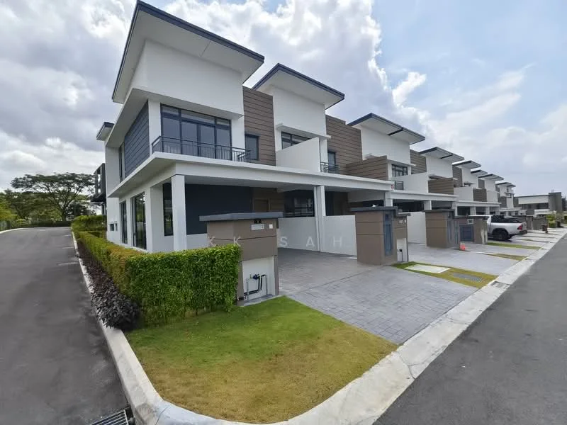 Exterior type: linked terrace house; features: white painted facade, brown timber cladding, flat roof, double-storey, manicured lawn, paved driveway, car porch with awning, surrounded by greenery; style: modern.