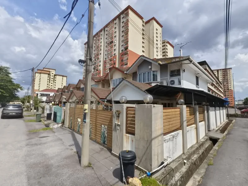 Exterior type: linked terrace house; features: two-storey linked terrace house, wooden fence, concrete driveway, paved walkway, visible air conditioning units, street lighting, surrounding greenery, adjacent high-rise buildings, parking space, gated entry; style: modern.