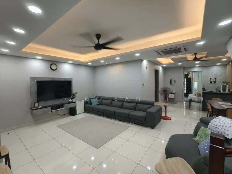 Living features: grey sectional sofa, 3-seater fabric sofa in grey, coffee table, wall-mounted TV, ceiling fan, recessed downlights, tray ceiling with LED lighting, white painted walls, cream tiled flooring, decorative wall clock, air conditioning unit, area rug; style: modern.
