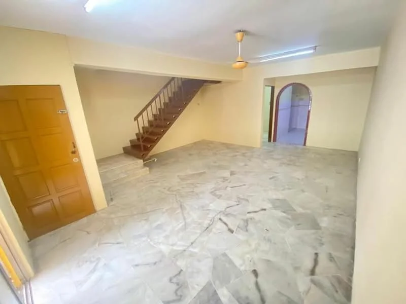 Living features: marble flooring, cream painted walls, ceiling fan, staircase leading to upper floor, arched doorway, large windows, door with wooden finish, fluorescent lighting.