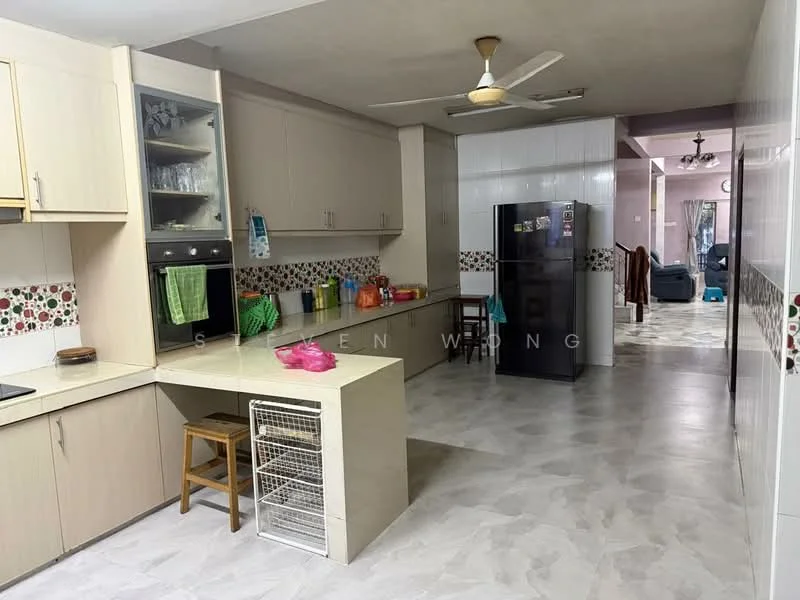Kitchen features: light-colored cabinetry, white countertop, stainless-steel fridge, built-in oven, 4-burner gas hob, single-bowl stainless-steel sink, chrome pull-down faucet, tile backsplash with floral pattern, open shelving, ceiling fan, wall-mounted cabinets, floor tiles in light grey, kitchen island with seating, dish rack; style: modern.