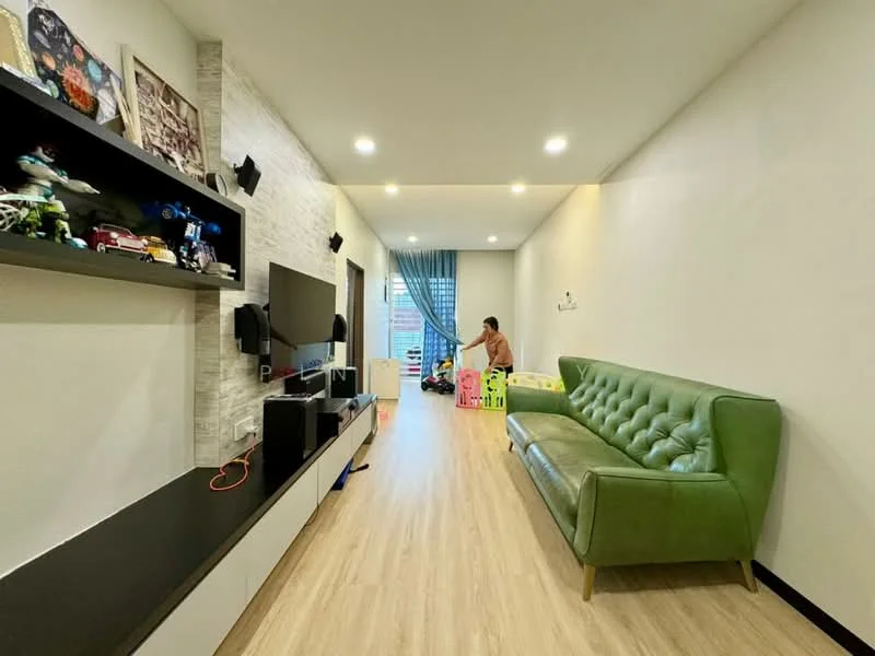 Living features: green leather sofa, wooden flooring, white painted walls, feature wall with stone cladding, black TV console, wall-mounted TV, recessed LED downlights, curtains, decorative shelves with artwork, open space layout; style: modern.