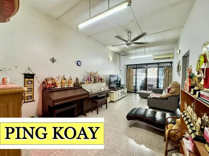 Living features: ceiling fan, wall-mounted air conditioning unit, tile flooring, white painted walls, large windows with black grilles, sofa, piano, TV console, decorative figurines on shelves, area rug, wall clock; style: traditional.
