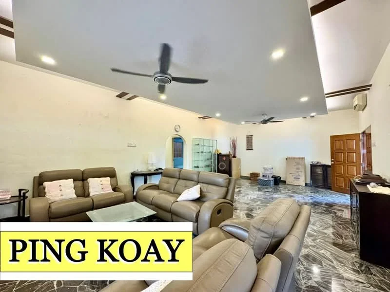 Living features: 3-seater leather sofa in beige, 2-seater leather sofa in beige, glass coffee table, marble flooring, ceiling fan, recessed downlights, wooden ceiling beams, wall-mounted air conditioning unit, decorative wall clock, built-in cabinetry, large windows, neutral painted walls; style: contemporary.
