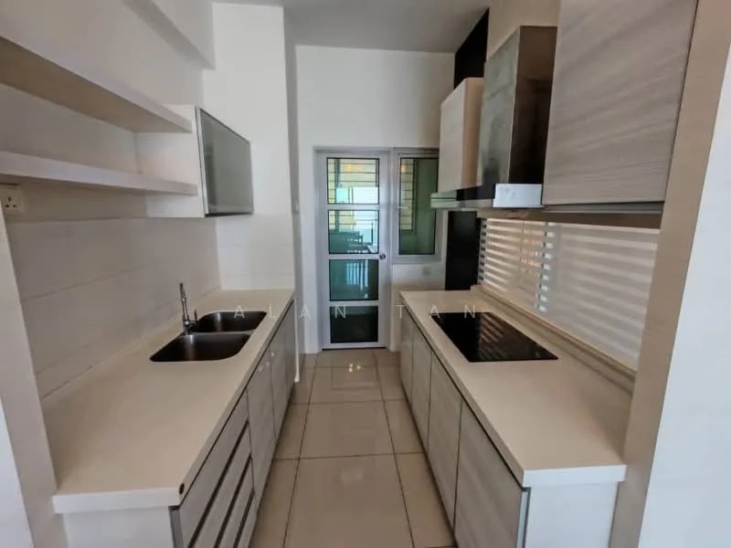 Kitchen features: single-bowl stainless-steel sink, chrome pull-down faucet, quartz countertop, white shaker cabinets, built-in oven, 4-burner gas hob, ceramic tile flooring, white tiled backsplash, sliding glass door, window with sheer curtains, recessed downlights; style: modern.