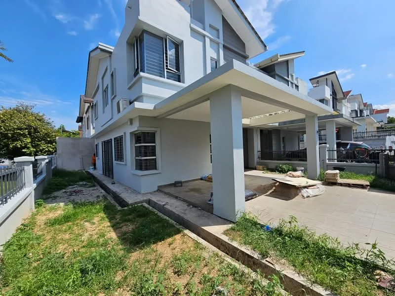 Exterior type: semi-detached house; features: white painted facade, flat roof, approximately 2-storey, manicured lawn, paved walkway, covered porch area, large windows, outdoor space with grass, surrounded by greenery; style: modern.
