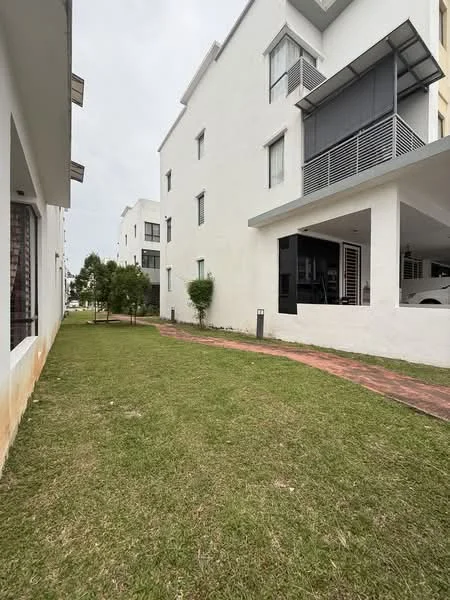 Exterior type: linked terrace house; features: white painted facade, two-storey building, manicured lawn, brick pathway, balcony on upper floor, large windows, landscaped garden, surrounding greenery; style: modern.