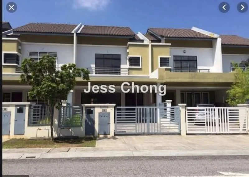 Exterior type: linked terrace house; features: two-storey building, white painted facade, green accent wall, flat roof, front porch with railing, manicured lawn, paved walkway, multiple windows with grilles, main entrance gate, driveway, surrounded by greenery; style: modern.