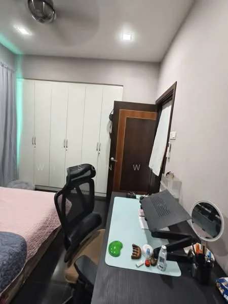 Room features: queen-size bed with grey bedding, white built-in wardrobe with sliding doors, dark wood door, black office desk, ergonomic office chair, round mirror on desk, desktop computer monitor, green desk mat, water bottle on desk, decorative items on desk, grey curtains, recessed ceiling lights, dark flooring; style: modern.