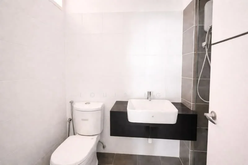 Bathroom features: white tiled walls, grey tiled flooring, wall-mounted sink, black countertop, one-piece toilet, shower with wall-mounted faucet, chrome showerhead, mirror above sink; style: modern.