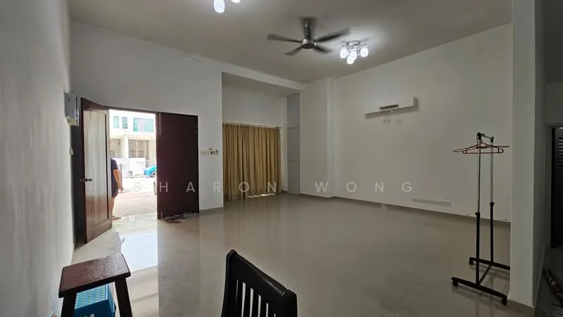 Living features: white painted walls, polished floor tiles, 5-blade ceiling fan, wall-mounted air conditioning unit, large window with sheer curtains, door leading outside, folding curtain, clothes rack, dining table, black wooden chair; style: modern.