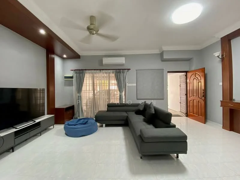 Living features: 3-seater fabric sofa in black, L-shape sectional sofa, coffee table, wall-mounted TV, TV console, ceiling fan, recessed downlights, white walls, grey accent wall, sliding glass door, curtains, tile flooring; style: modern.