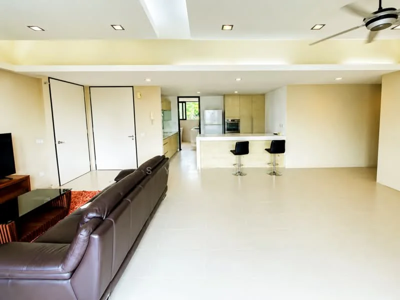 Living features: 3-seater leather sofa in brown, coffee table, area rug with geometric pattern, wall-mounted TV, recessed downlights, ceiling fan, open layout to kitchen, large windows for natural light; style: modern. Kitchen features: kitchen island with bar stools, stainless-steel fridge, built-in oven, freestanding range oven, light-colored cabinetry, countertop with smooth finish, open layout to living area; style: modern.
