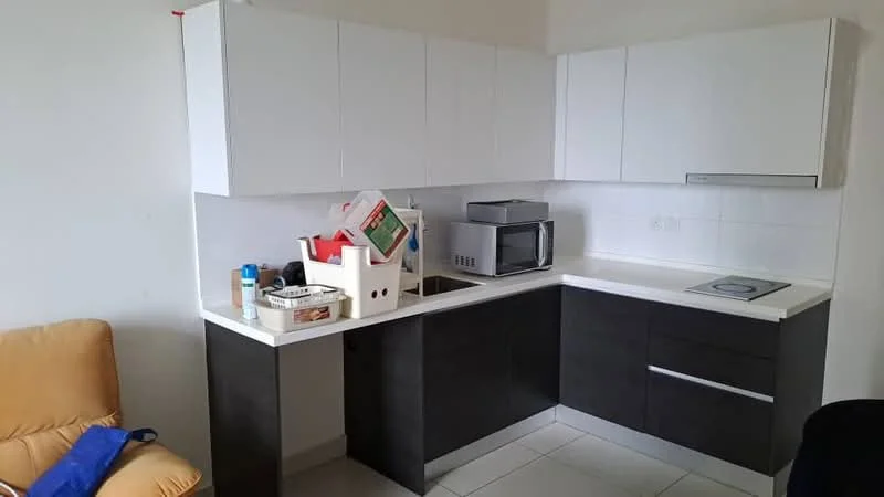 Kitchen features: white upper cabinets, dark lower cabinets, white countertop, single-bowl stainless-steel sink, chrome pull-down faucet, built-in microwave, ceramic cooktop, tile backsplash, white tiled walls, grey tiled flooring; style: modern.