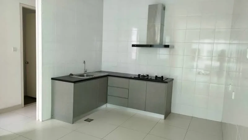 Kitchen features: grey cabinetry, black countertop, single-bowl stainless-steel sink, chrome pull-down faucet, 4-burner gas hob, stainless-steel range hood, white tiled walls, white tile flooring; style: modern.