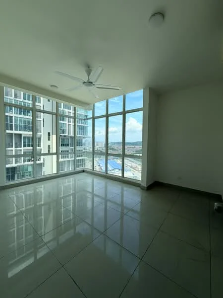 Living features: large floor-to-ceiling windows, white painted walls, polished ceramic tile flooring, 5-blade ceiling fan, city view, natural light, open layout; style: modern; view: city.