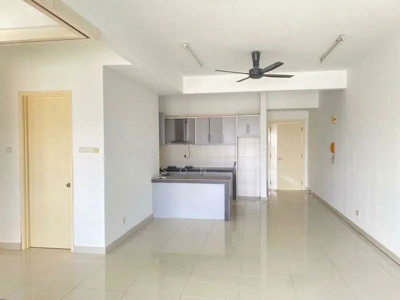 Living features: white painted walls, glossy tile flooring, ceiling fan, open kitchen layout, kitchen island, stainless-steel sink, built-in cabinets, gas hob, wall-mounted intercom, door to hallway, natural light from windows; style: modern.