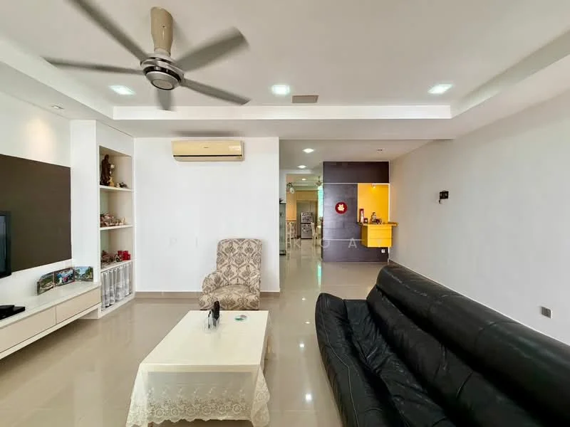 Living features: 5-blade ceiling fan with light, wall-mounted TV, black leather sofa, coffee table with lace tablecloth, cream painted walls, glossy tile flooring, air conditioning unit, decorative shelving unit, armchair with floral pattern, recessed lighting; style: modern.