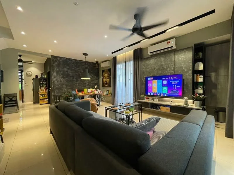 Living features: grey fabric sofa, coffee table, wall-mounted TV, 5-blade ceiling fan with light, recessed LED downlights, floor-to-ceiling windows with sheer curtains, decorative wall with stone finish, decorative artwork on wall, marble tile flooring, air conditioning unit, area rug with geometric pattern, shelves with decorative items; style: modern.