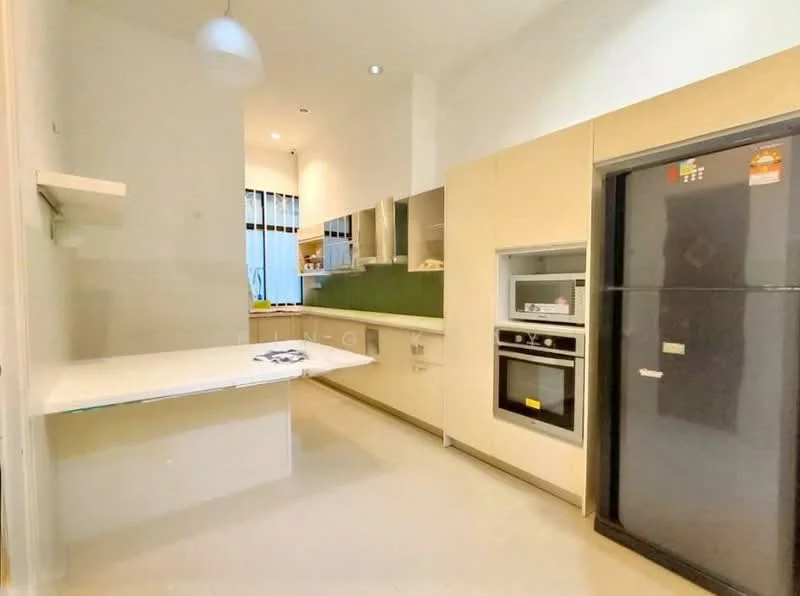 Kitchen features: white cabinetry, green backsplash, built-in oven, stainless-steel fridge, single-bowl stainless-steel sink, chrome pull-down faucet, countertop with breakfast bar, pendant light, wall-mounted shelves, ceramic tile flooring; style: modern.