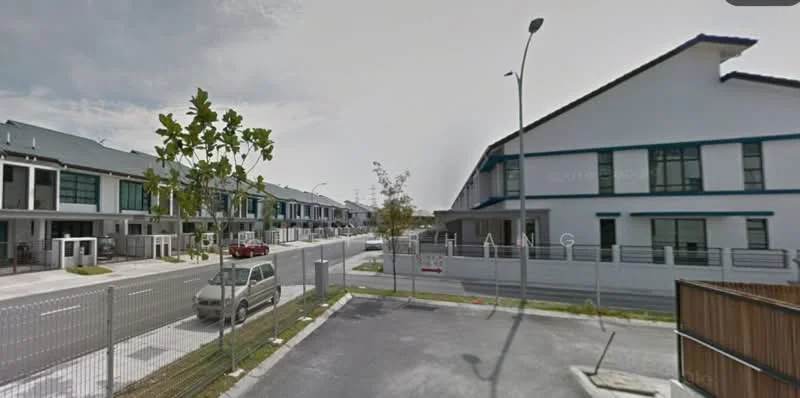 Exterior type: linked terrace house; features: white painted facade, blue trim, two-storey building, manicured landscaping, paved driveway, street view, fenced perimeter, parking space, adjacent to road; style: modern.