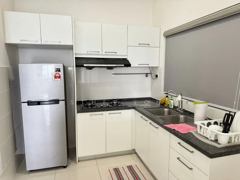 Kitchen features: white shaker cabinets, black granite countertop, double-bowl stainless-steel sink, chrome pull-down faucet, built-in gas hob, stainless-steel range hood, stainless-steel fridge, white ceramic tile backsplash, recessed downlights, floor-to-ceiling window with roller blinds, striped area rug; style: modern.