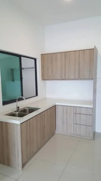 Kitchen features: single-bowl stainless-steel sink, chrome pull-down faucet, laminate countertop, wood cabinetry with light wood finish, upper cabinets with doors, lower cabinets with drawers, white tiled backsplash, ceramic tile flooring, large window providing natural light; style: modern.