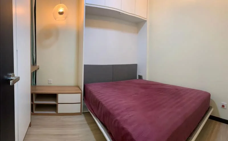 Bedroom features: queen-size bed with maroon bedspread, wooden bedside table, built-in wardrobe with sliding doors, light fixture with glass globe, laminate flooring, neutral painted walls, grey upholstered headboard, shelf above the bed; style: modern.