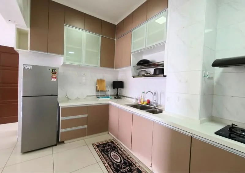 Kitchen features: brown cabinetry with glass-front upper cabinets, white marble backsplash, white countertop, stainless-steel single-bowl sink, chrome pull-down faucet, built-in gas hob, stainless-steel range hood, stainless-steel fridge, ceramic tile flooring, decorative area rug, wall-mounted shelves, kitchen utensils visible; style: modern.