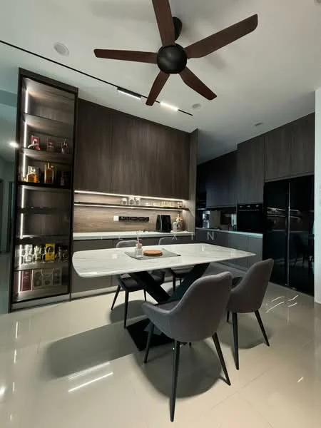 Dining features: marble dining table, 4 upholstered dining chairs in grey, 5-blade ceiling fan with light, dark wood cabinetry, built-in shelves with glass display, recessed LED downlights, black countertop, white walls, glossy tile flooring; style: modern.