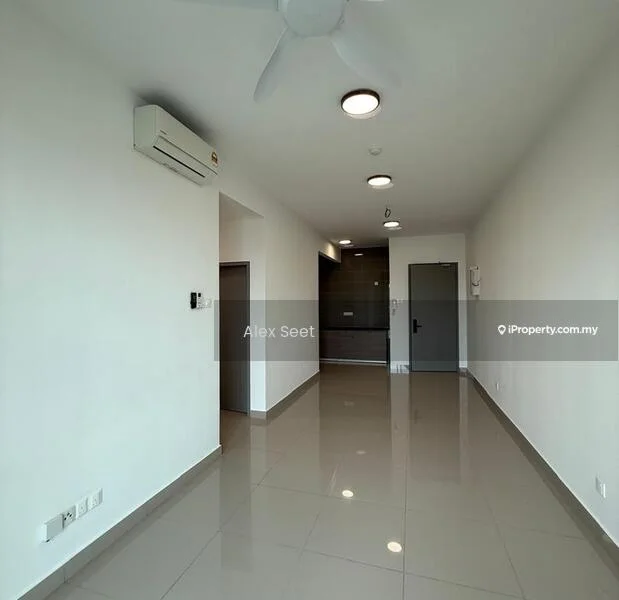 Room features: white painted walls, glossy ceramic tile flooring, ceiling fan, 1 wall-mounted split AC, recessed downlights, door with handle, light switch, neutral colour scheme; style: modern.