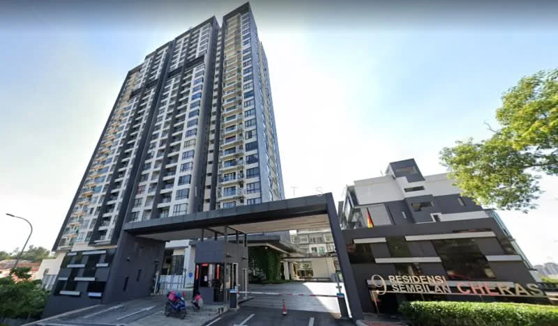Exterior type: high-rise condominium; features: glass curtain wall, black and white facade, double-volume main lobby, covered parking, manicured landscaping, security guard house at entrance, gated entry, driveway with interlocking pavers; style: modern.