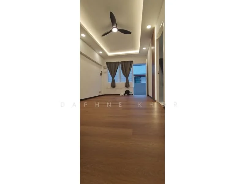Living features: wooden flooring, 5-blade ceiling fan with light, recessed downlights, floor-to-ceiling windows, sheer curtains, white painted walls, crown moulding, open layout; style: modern; view: city.