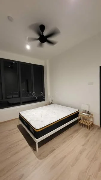 Bedroom features: queen-size bed, black and white bed frame, wooden flooring, 5-blade ceiling fan, large windows, nightstand with drawer, decorative wall, neutral wall color; style: modern.